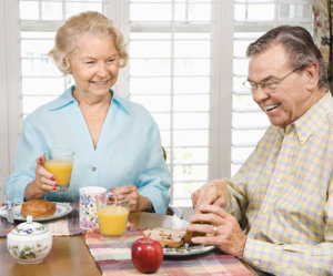 Seniors eating breakfast
